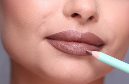 Hulu Konturówka do ust o kremowej konsystencji Cappuccino