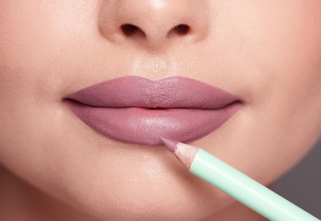 Hulu Konturówka do ust o kremowej konsystencji Light Plum