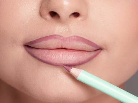 Hulu Konturówka do ust o kremowej konsystencji Infinity