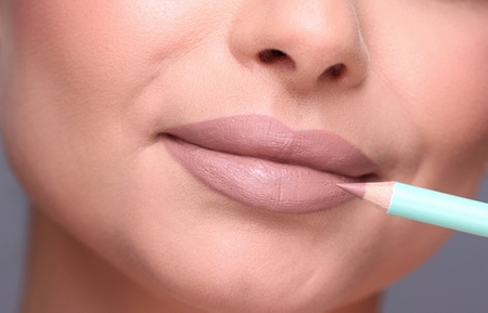 Hulu Konturówka do ust o kremowej konsystencji Naked