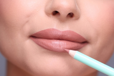 Hulu Konturówka do ust o kremowej konsystencji Classic Nude